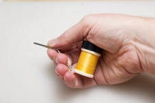 Ekich bobbin holder in the hand Ekich bobbin holder in the hand