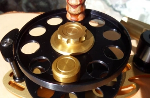 In detail the locknut and the counterbalance weight. In detail the locknut and the counterbalance weight.