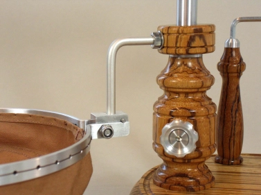 Waste basket turning around the vertical shaft Waste basket turning around the vertical shaft