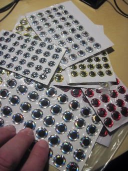 About 400 eyes for 8.50 US$ About 400 eyes for 8.50 US$