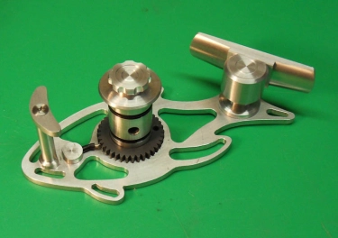 Here you see the line guide and the endplate mounted on the faceplate. Here you see the line guide and the endplate mounted on the faceplate.