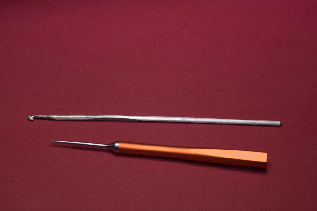 A chrocheting needle and a thread splitter